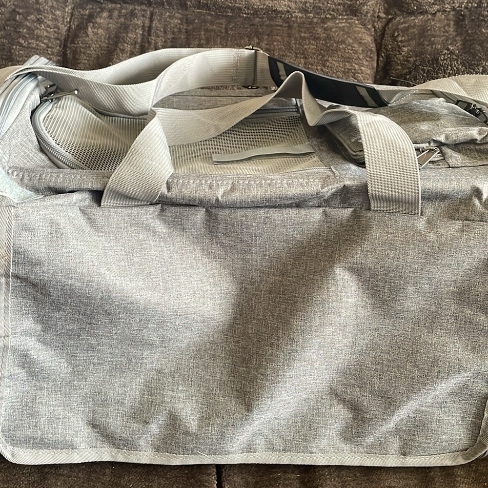 EUC~Small Gray Pet Carrier With Multiple Openings/Removable Pad & Leash Holder - Picture 10 of 15